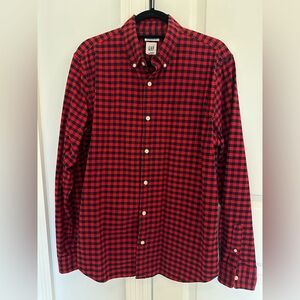 GAP Men's standard fit medium Red and Black Gingham Button Down Shirt